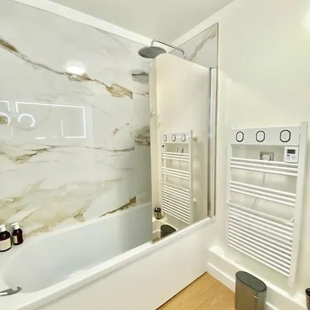 Le Domaine Réservé , Parking Et écrin De Verdure * Amiens