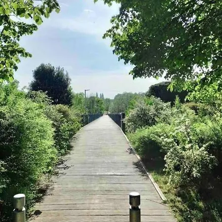 Le Domaine Réservé , Parking Et écrin De Verdure Amiens