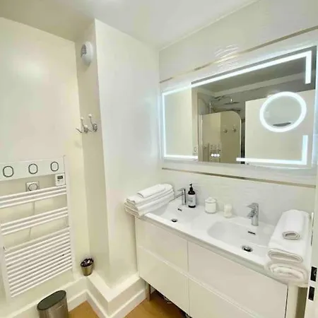 Le Domaine Réservé , Parking Et écrin De Verdure Amiens