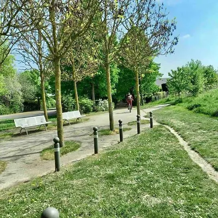 Le Domaine Réservé , Parking Et écrin De Verdure