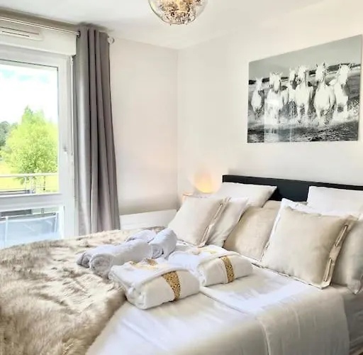 Le Domaine Réservé , Parking Et écrin De Verdure Amiens