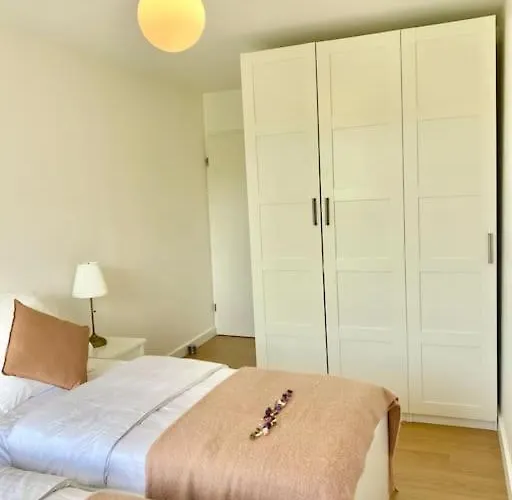 Le Domaine Réservé , Parking Et écrin De Verdure