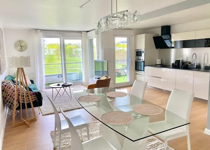 Le Domaine Réservé , Parking Et écrin De Verdure *