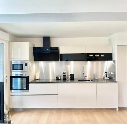 Le Domaine Réservé , Parking Et écrin De Verdure Appartement