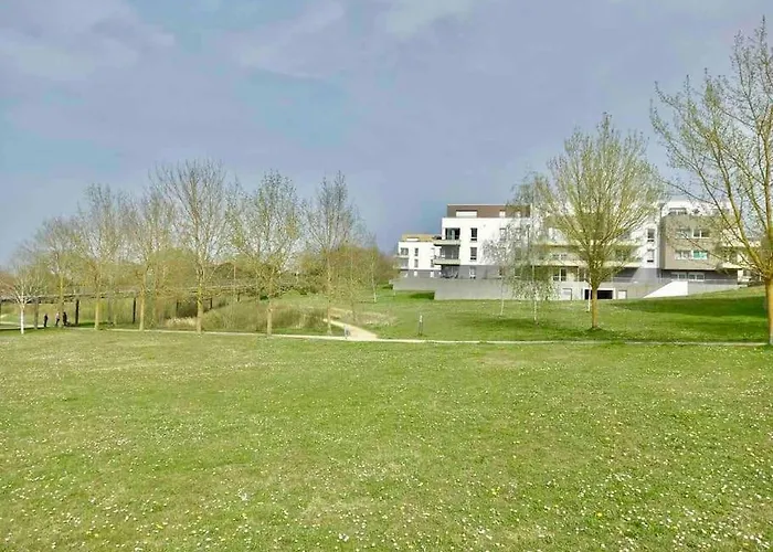 Le Domaine Réservé , Parking Et écrin De Verdure * Amiens