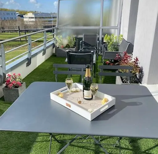 Le Domaine Réservé , Parking Et écrin De Verdure Appartement